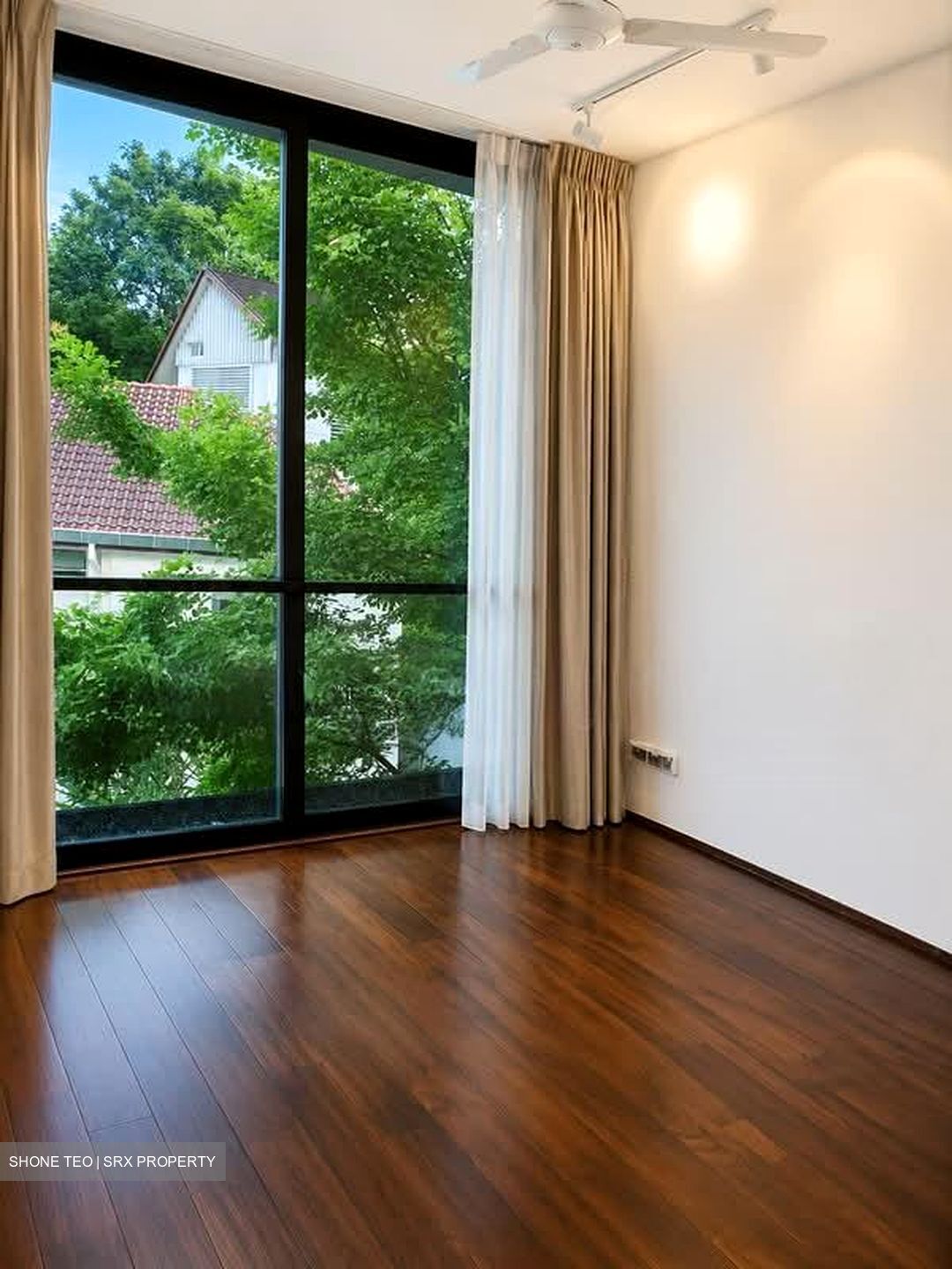 Oei Tiong Ham Park (D10), Terrace #570888971